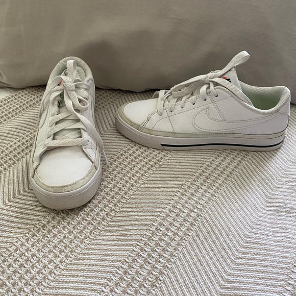 Nike Legacy Court Sneakers - Picture 3 of 4